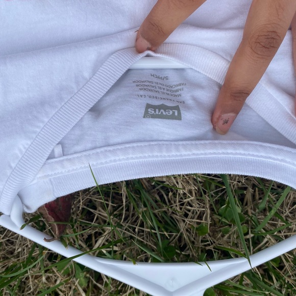 Levi's White T-Shirt - Picture 2 of 3